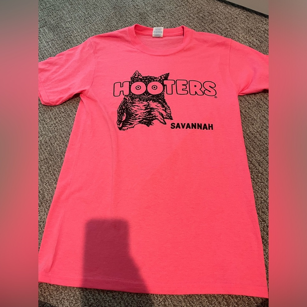 Hooters T-shirt